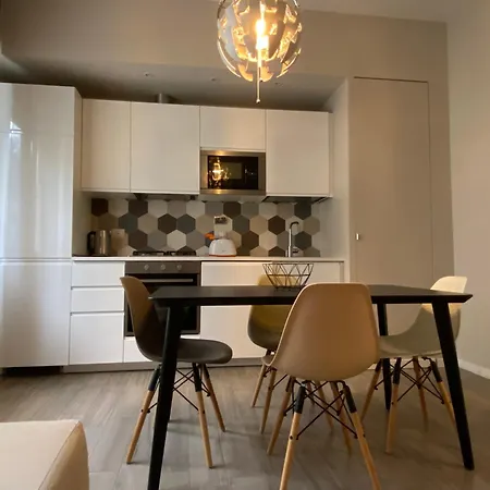 Ines Lovely Flat *