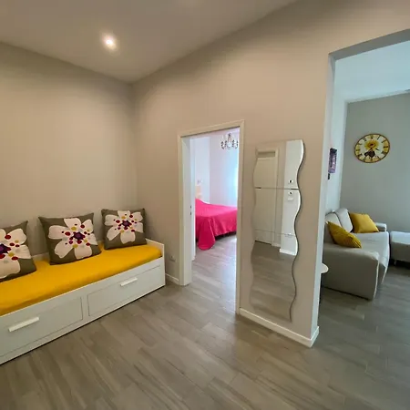 Ines Lovely Flat